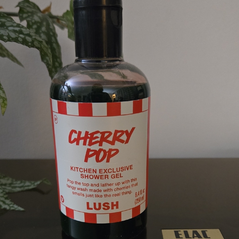 Lush Cherry Pop Kitchen Exclusive Shower Gel - Red